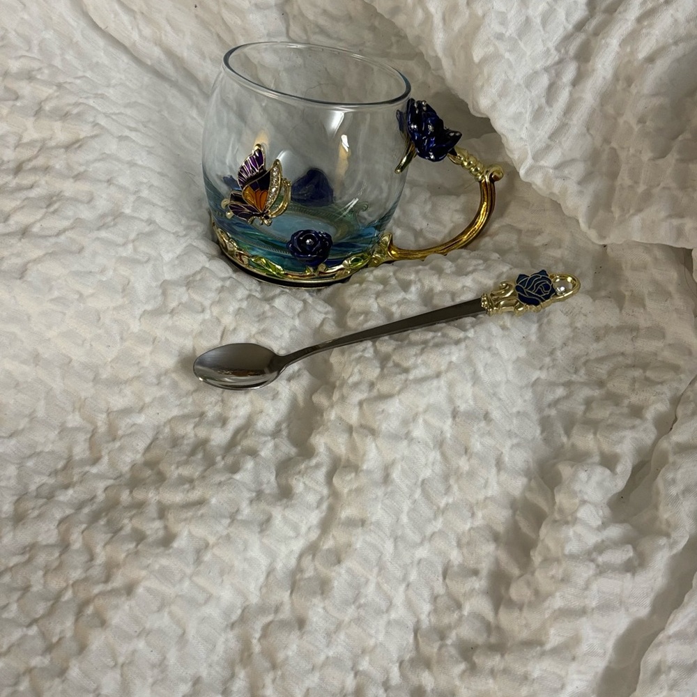Elegant Glass Mug Set with Butterfly and Rose Design - Picture 4 of 7